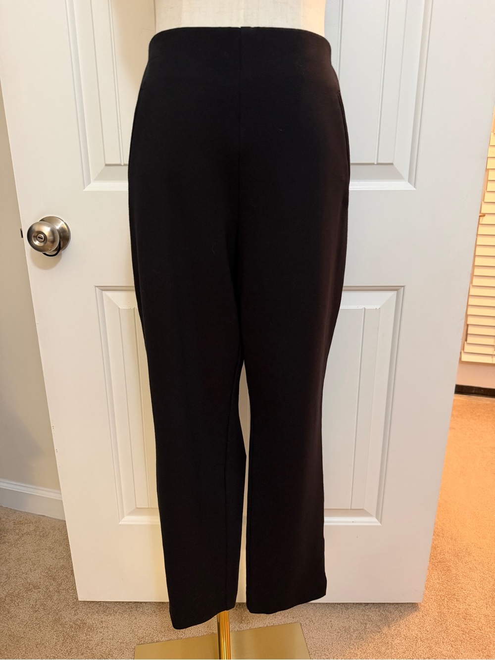Chico's Black Straight-Leg Ponte Pull-On Pants Sz 1.5 (10)